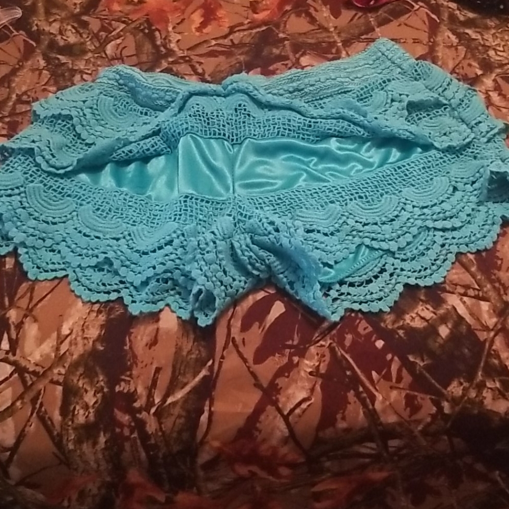 Shorts - Picture 3 of 3